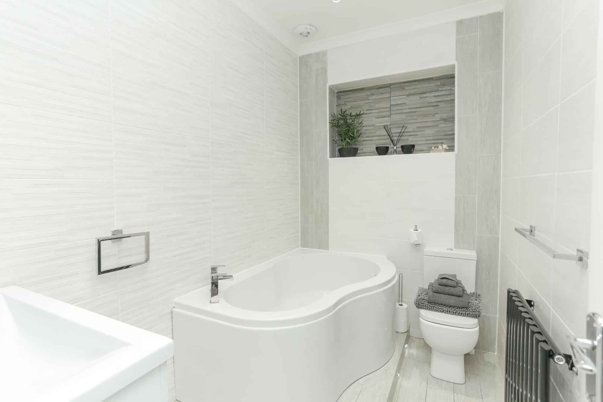 The Broadway Beach House With Hot Tub Herne Bay Exterior photo